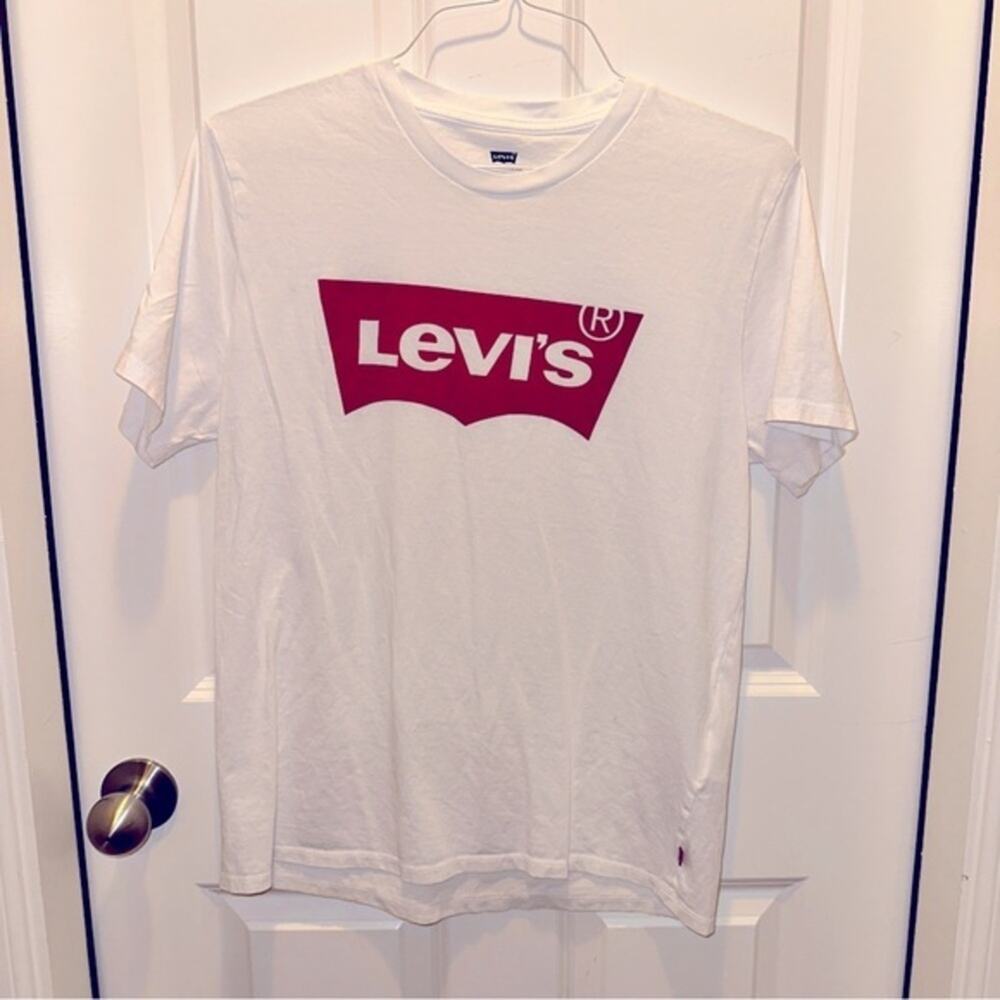 Levi’s White T-shirt with Red Logo Size Large